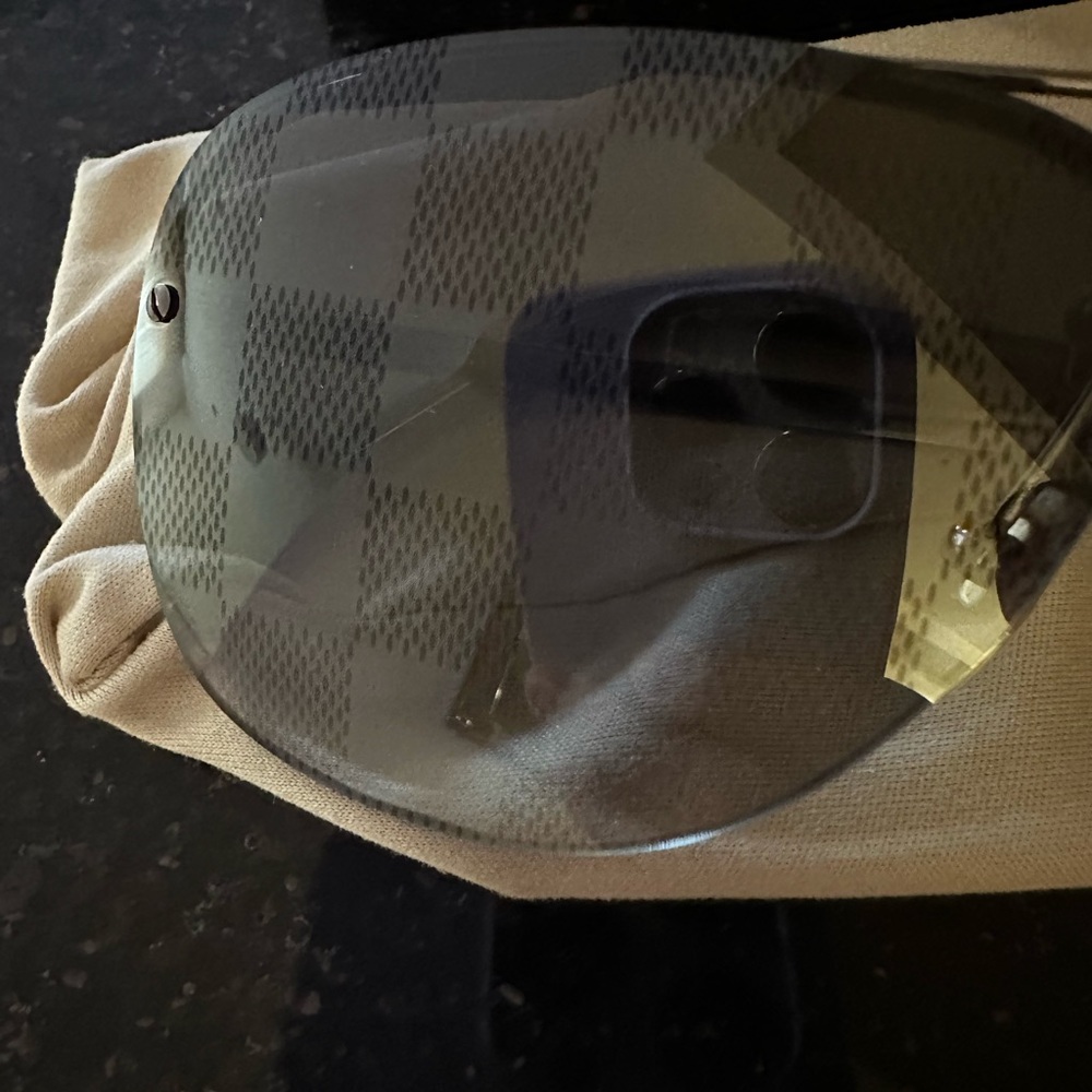 Louis Vuitton Men's Damier logo Aviator Sunglasses  like new no scratches !!! - Picture 2 of 6